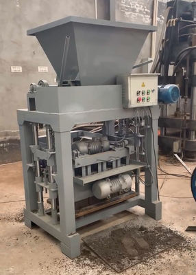 Piccola macchina per fabbricare i mattoni del motore diesel dell'espulsore 1800 Pieces/H